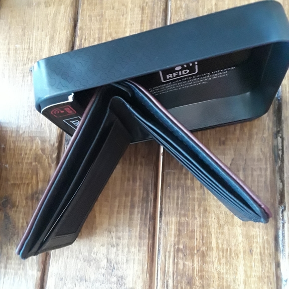 Men's Members Only Wallet - Picture 5 of 6